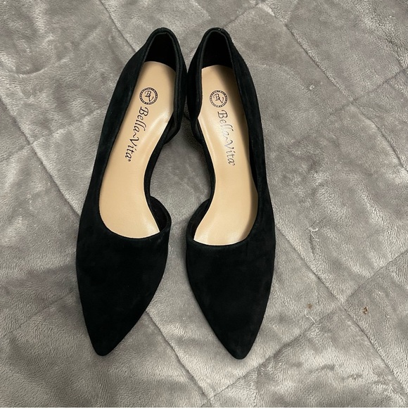 Bella Vita Black Flats with Textured Design - Picture 4 of 11